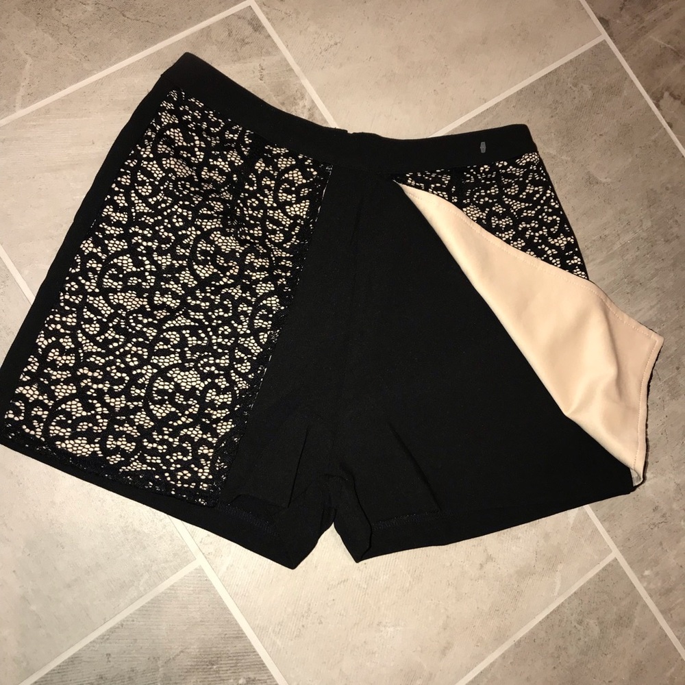 Shorts - Picture 2 of 4